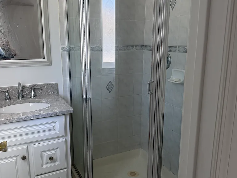 144 Graham Ave #2F — Photo 9