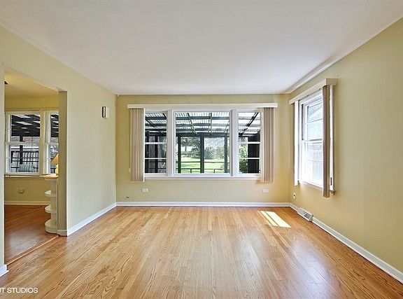 2nd image of 412 W Greenfield Ave