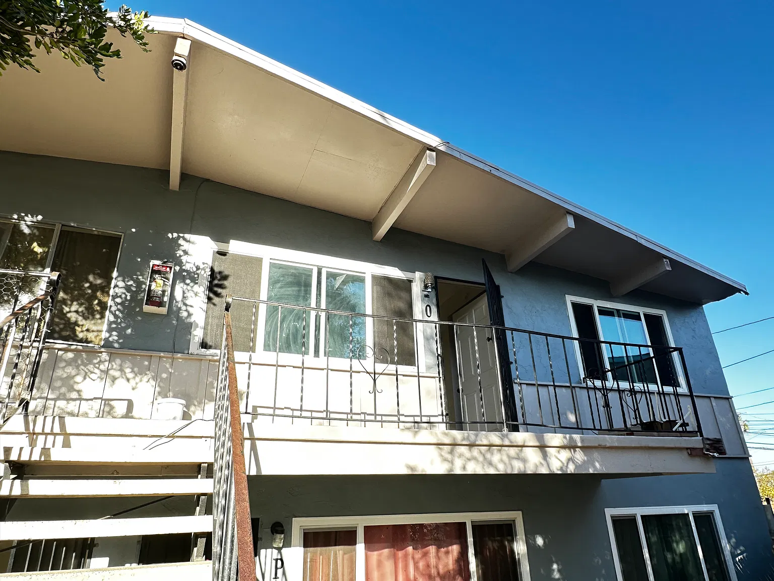 2 bed, 1000 sqft, $2,200 — Photo 2