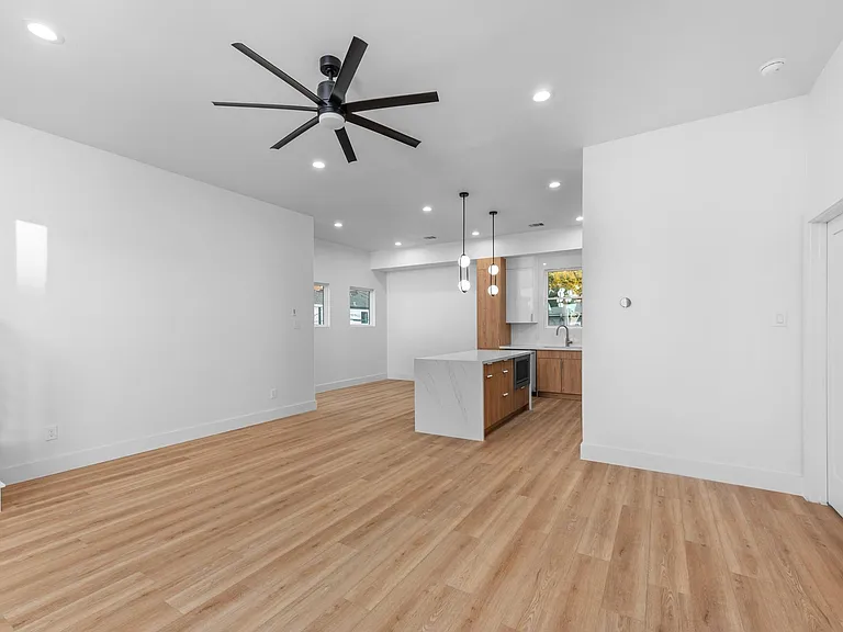 2314 Barbee St — Photo 3