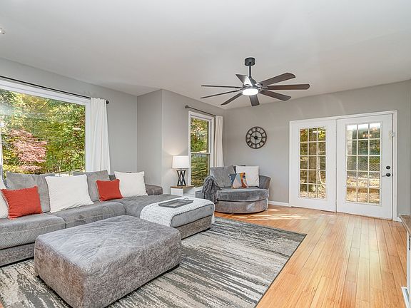 5th image of 308 Pond Dr