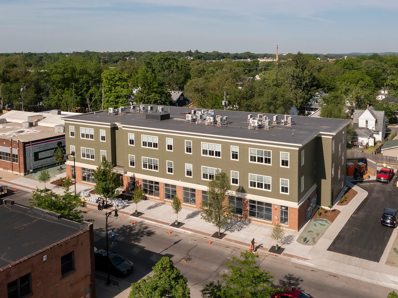 Tate & Thomas Apartments — Photo 2
