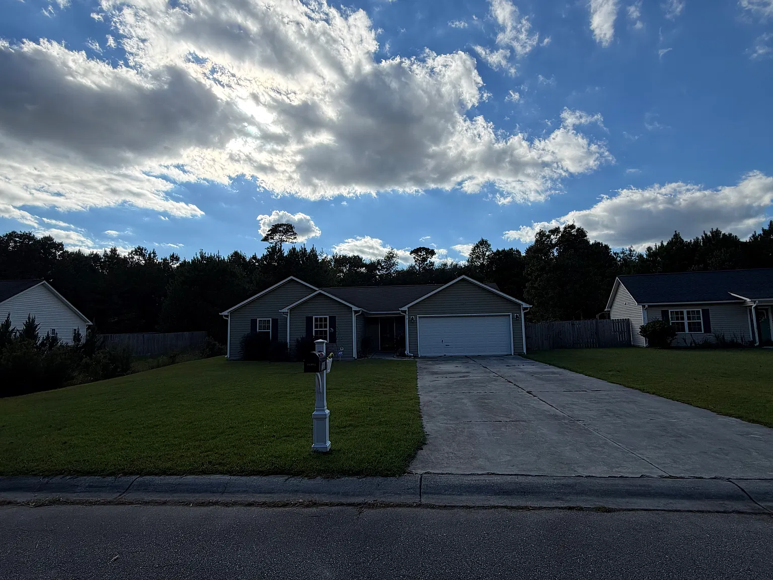 3 bed, 1386 sqft, $1,900 — Photo 2