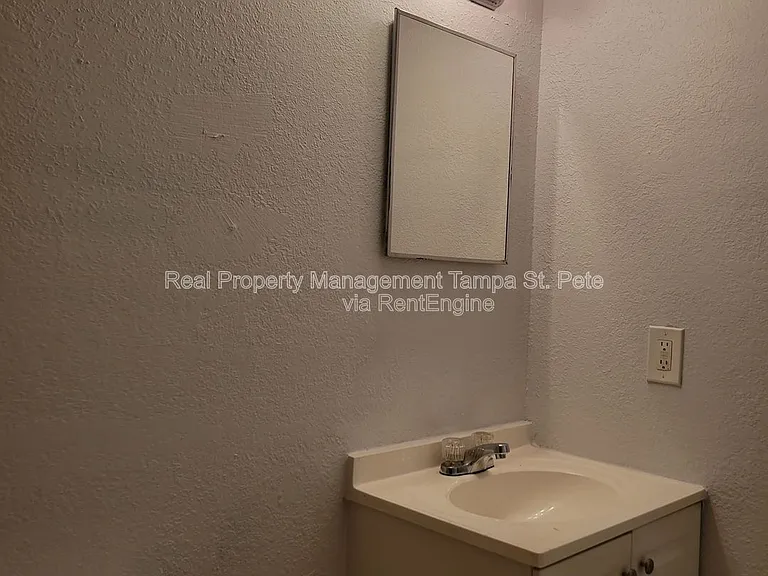 8427 N 39th St #2 — Photo 15