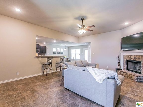 4th image of 908 Karey Dr