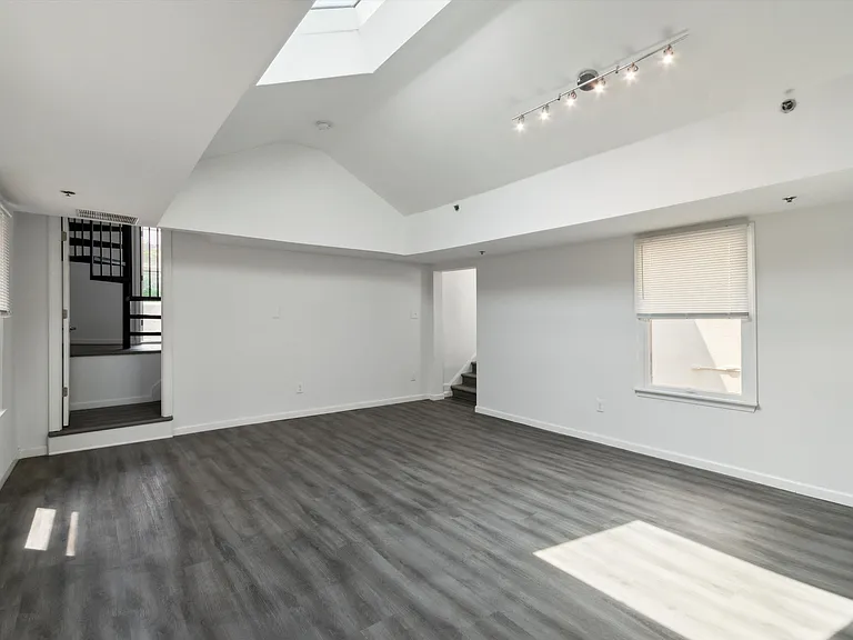152 Nassau St #22 — Photo 5