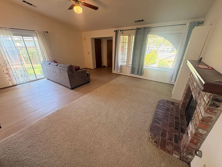 1253 Jamestown St — Photo 4