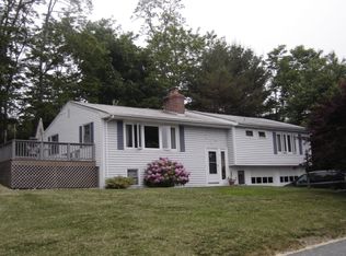 30 Johnnycake Ln, Portsmouth, RI 02871