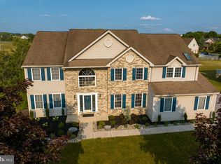 104 Spring View Dr, Douglassville, PA 19518