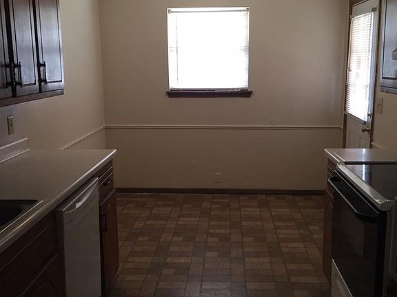 kitcken with dining area