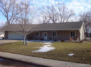 402 Pearl St, Elk Pt, SD 57025