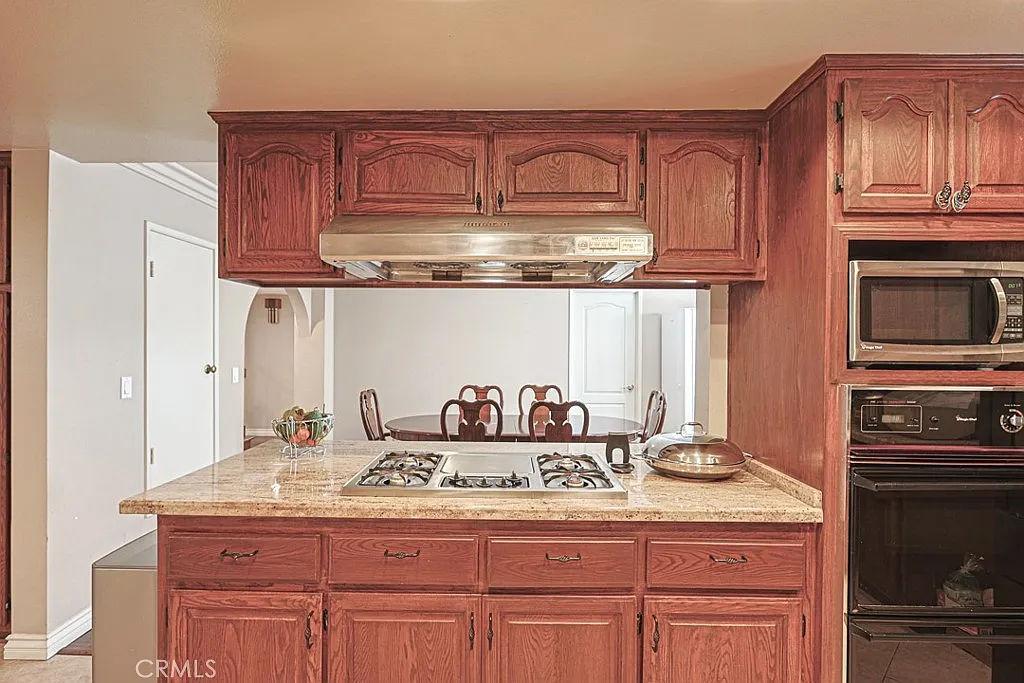 6 bed, 3518 sqft, $8,000 — Photo 4