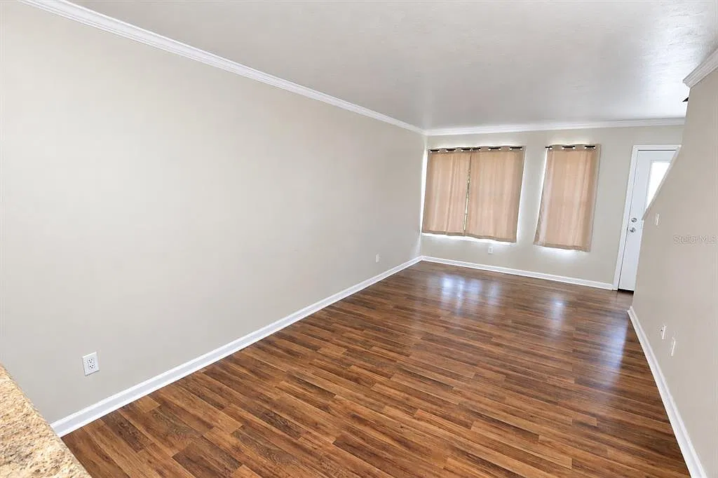 2 bed, 1.5 bath, 992 sqft, $1,350 — Photo 3