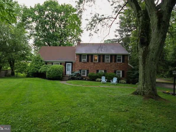 595 Park Ridge Dr, Wayne, PA 19087