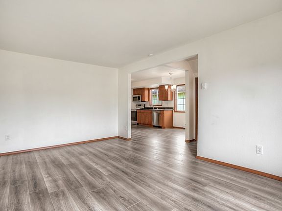 5th image of 2515 S Cushman Ave