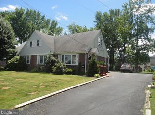 417 Brighton Ter, Holmes, PA 19043