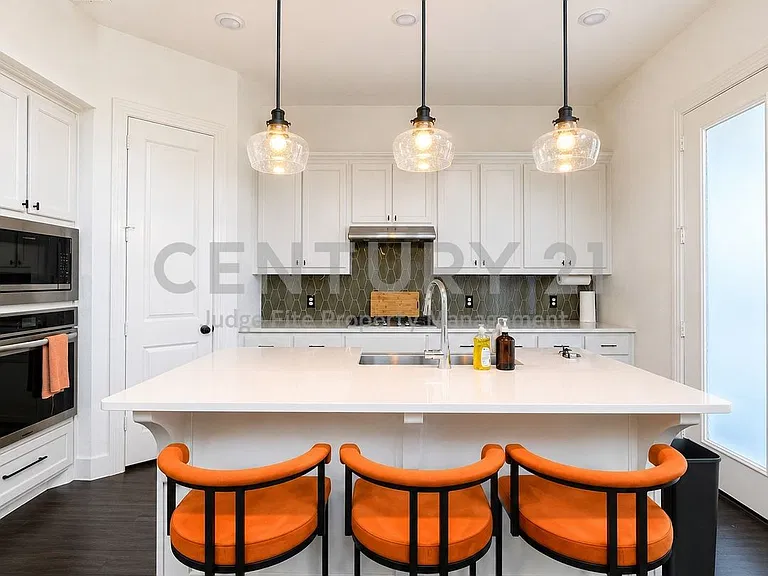 1131 Queensdown Way — Photo 4