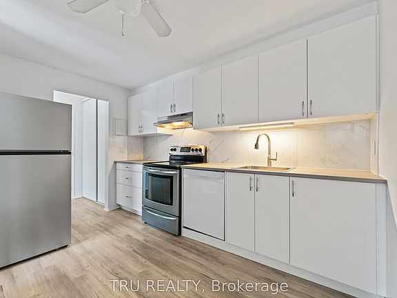 5th image of 898 Elmsmere Rd #8