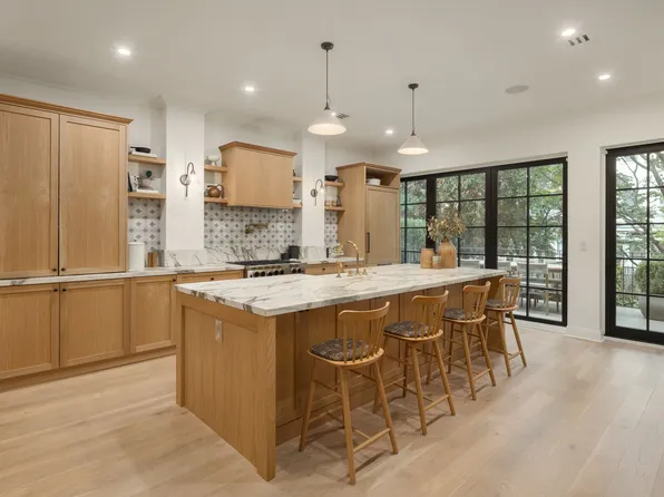 309 Pacific Street image 2 of 21