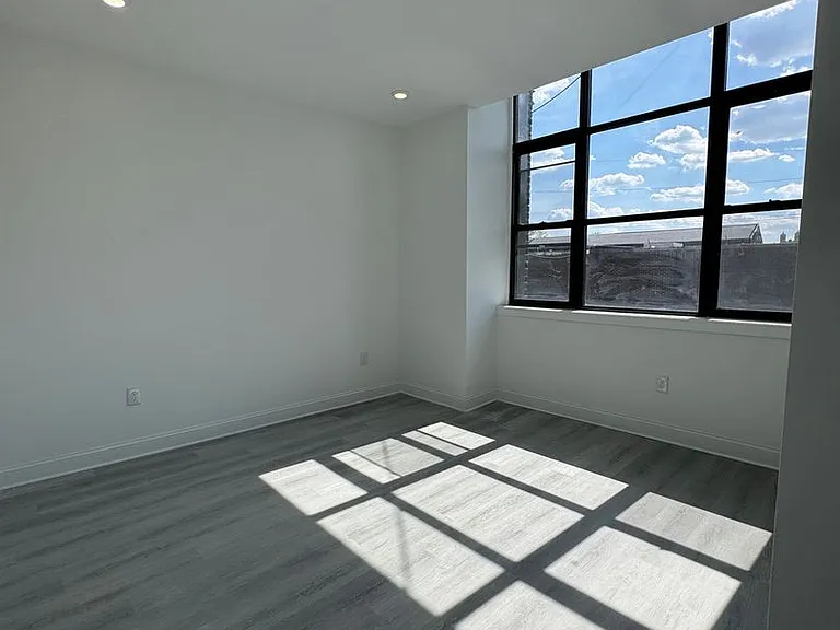 1600 West Hunting Park - Residential — Photo 22