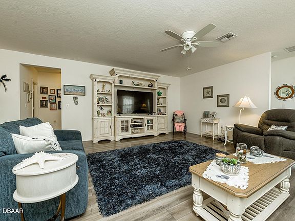 5th image of 420 White Coral Ln