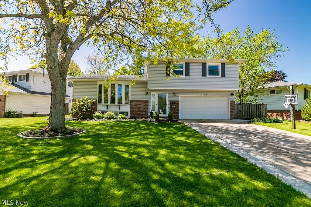 1144 Bonnie Ln photo 1