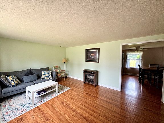 4th image of 113 Wellington St