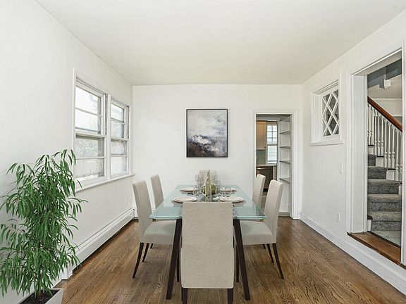 3rd image of 27 Tibbits Ave
