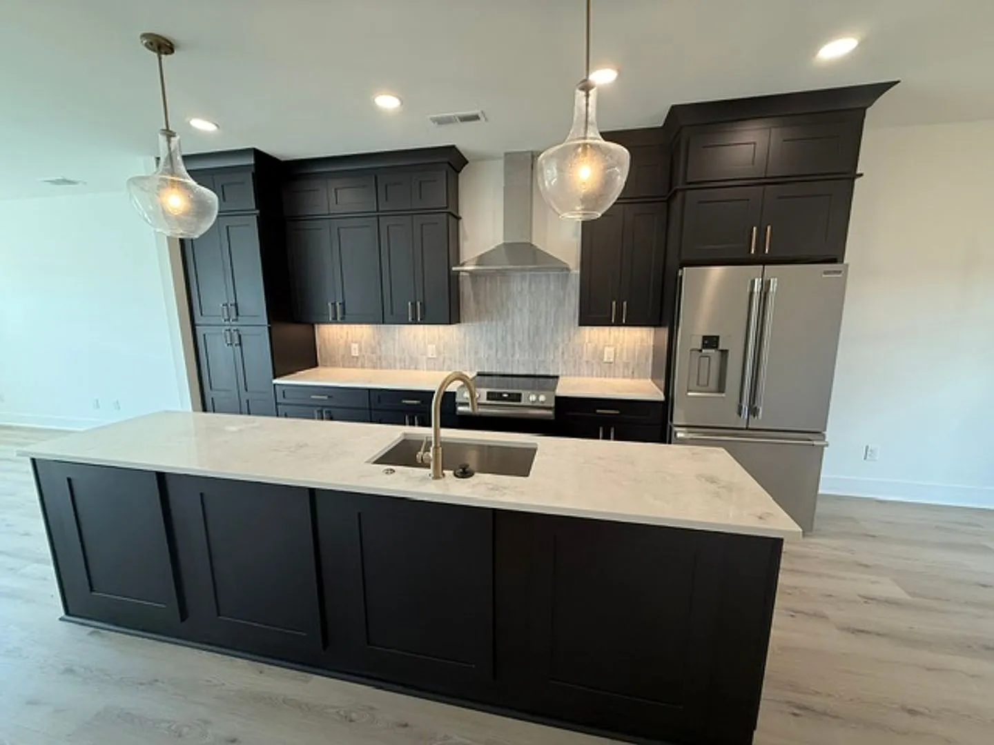 2 BR/2.5BA | Modern Townhome| 2-Car Garage + rooftop terrace — Photo 4