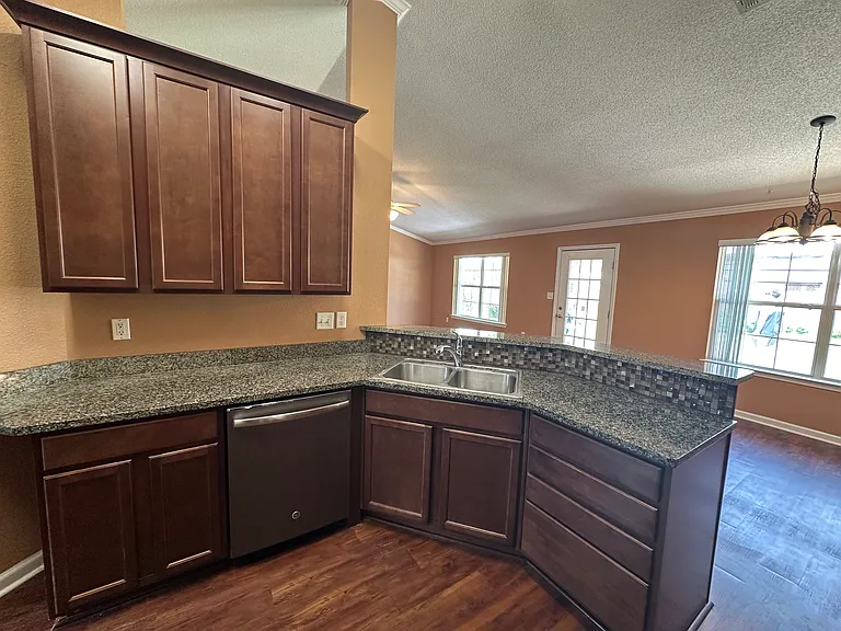 2160 Castle Grove Dr — Photo 6