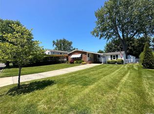15 E Hill Dr, Smithtown, NY 11787