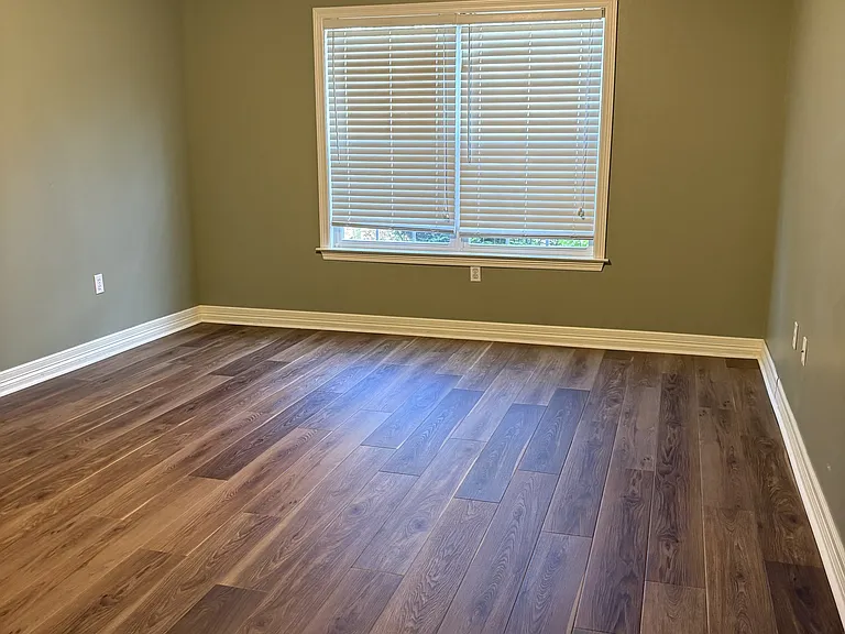 918 W Dixson St — Photo 17