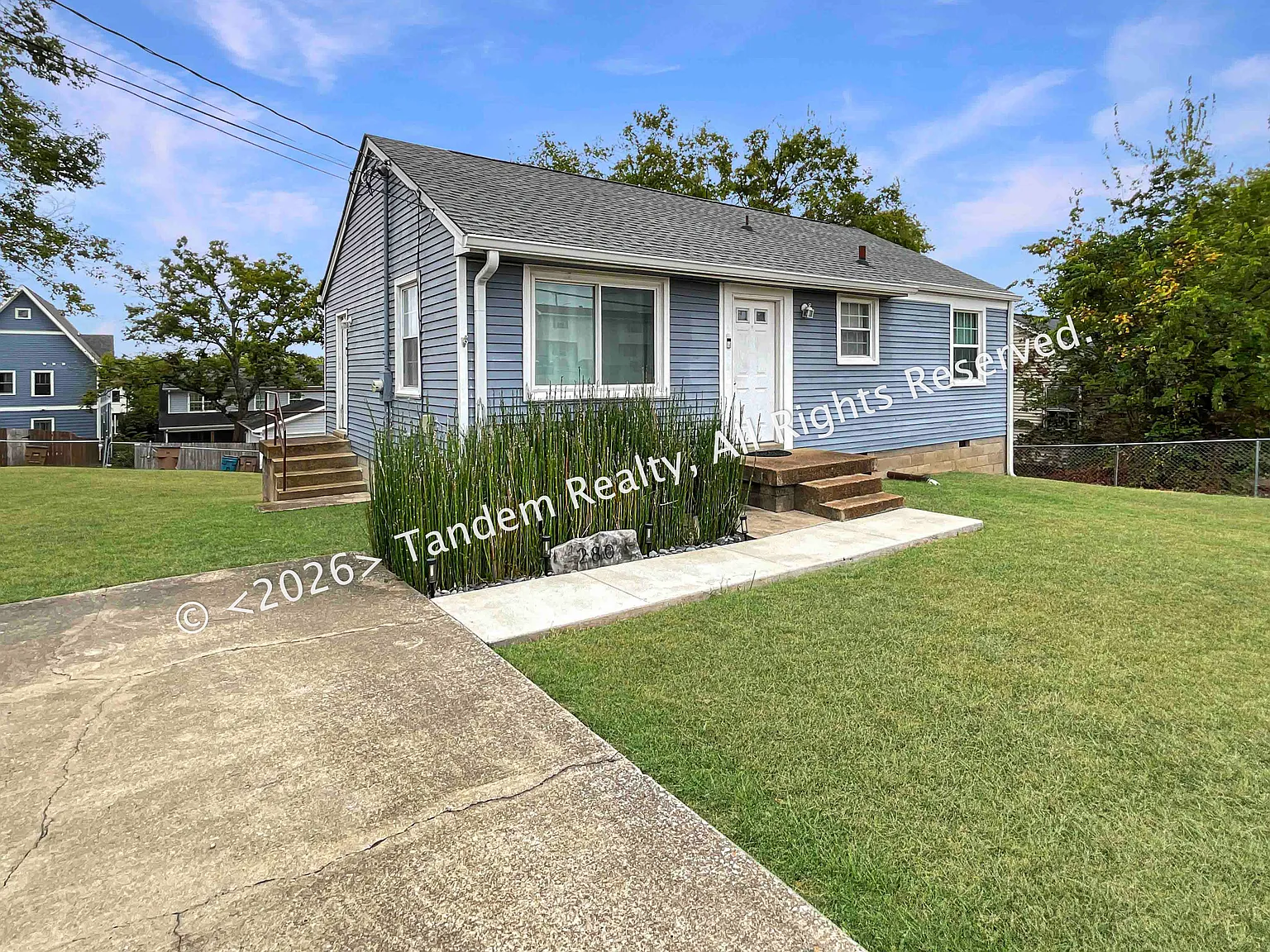 3 bed, 1.0 bath, 1000 sqft, $2,095 — Photo 2