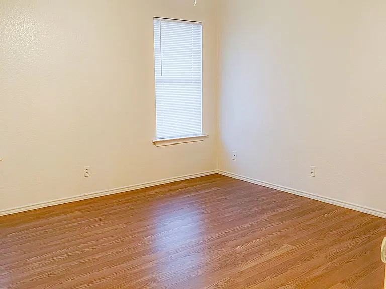1807 Pontotoc Trce — Photo 7