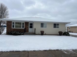 569 W Henry St, Kaukauna, WI 54130