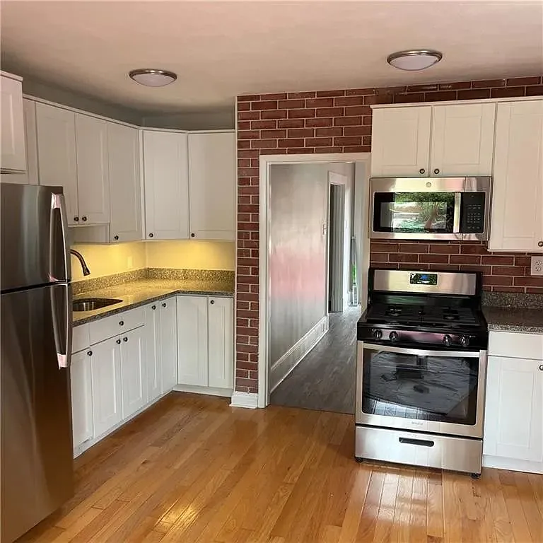 4 bed, 1.5 bath, 1792 sqft, $1,070 — Photo 3