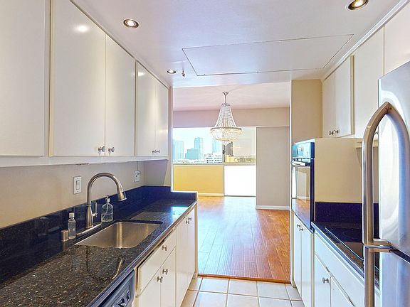 5th image of 10450 Wilshire Blvd #9