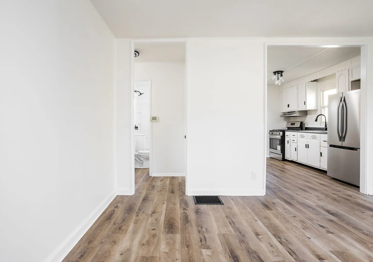 Beautifully renovated home — Photo 2