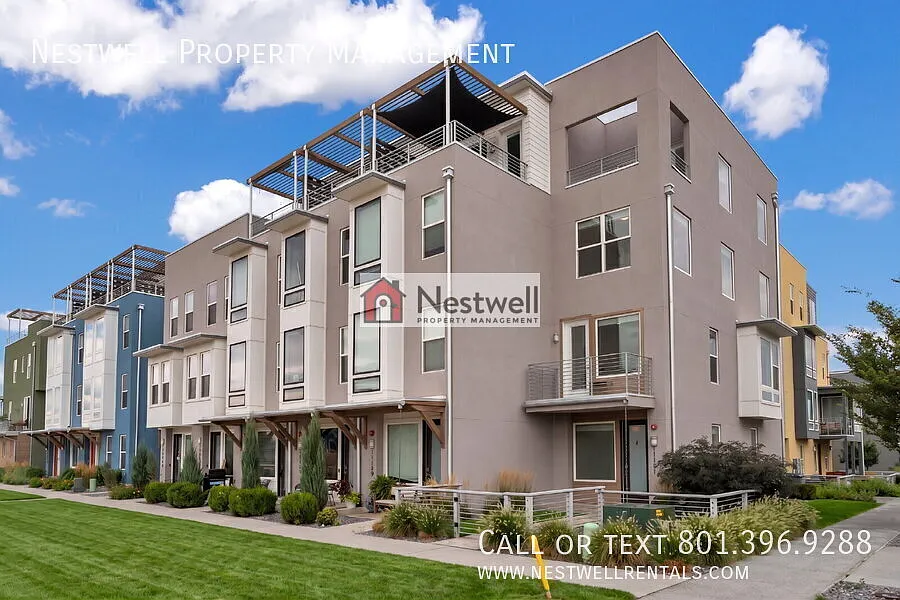 $500 OFF 1ST Month's Rent! - Stunning 3-bed Townhome in Daybreak — Photo 2