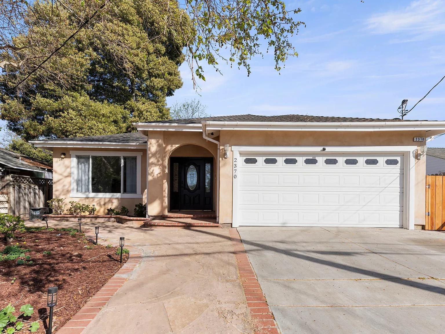 4 bed, 1963 sqft, $7,500 — Photo 1