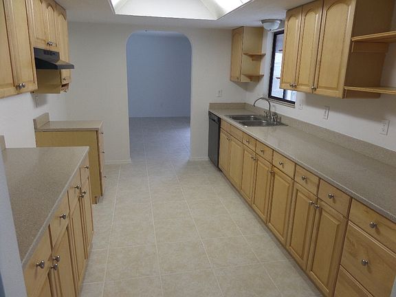 4th image of 1327 Alcazar St SE