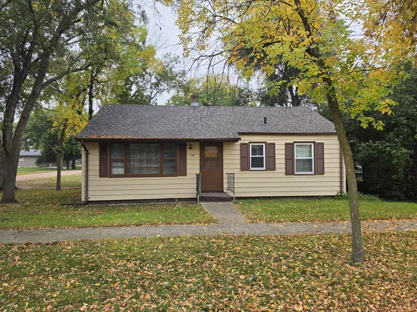 209 E 2nd St, Plankinton, SD 57368