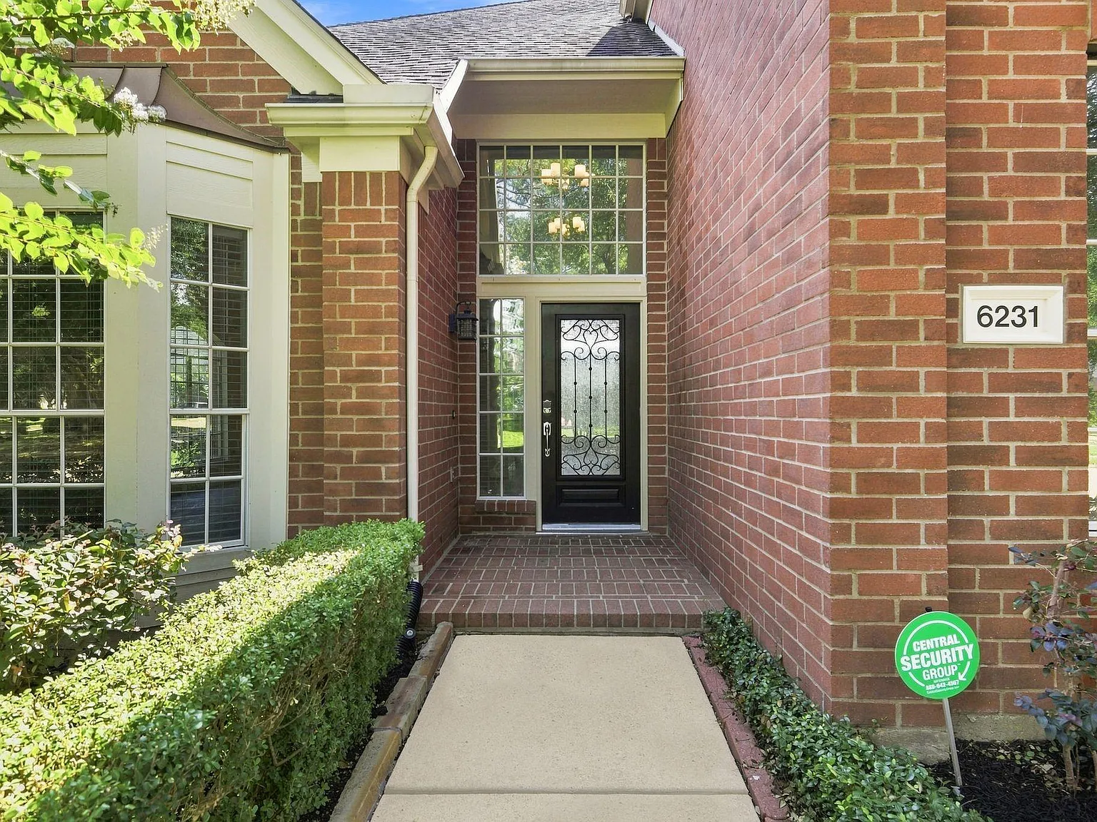 4 bed, 2.5 bath, 3321 sqft, $2,950 — Photo 3