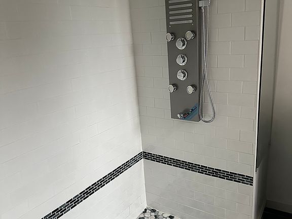 2nd image of 46 Gesler St #2