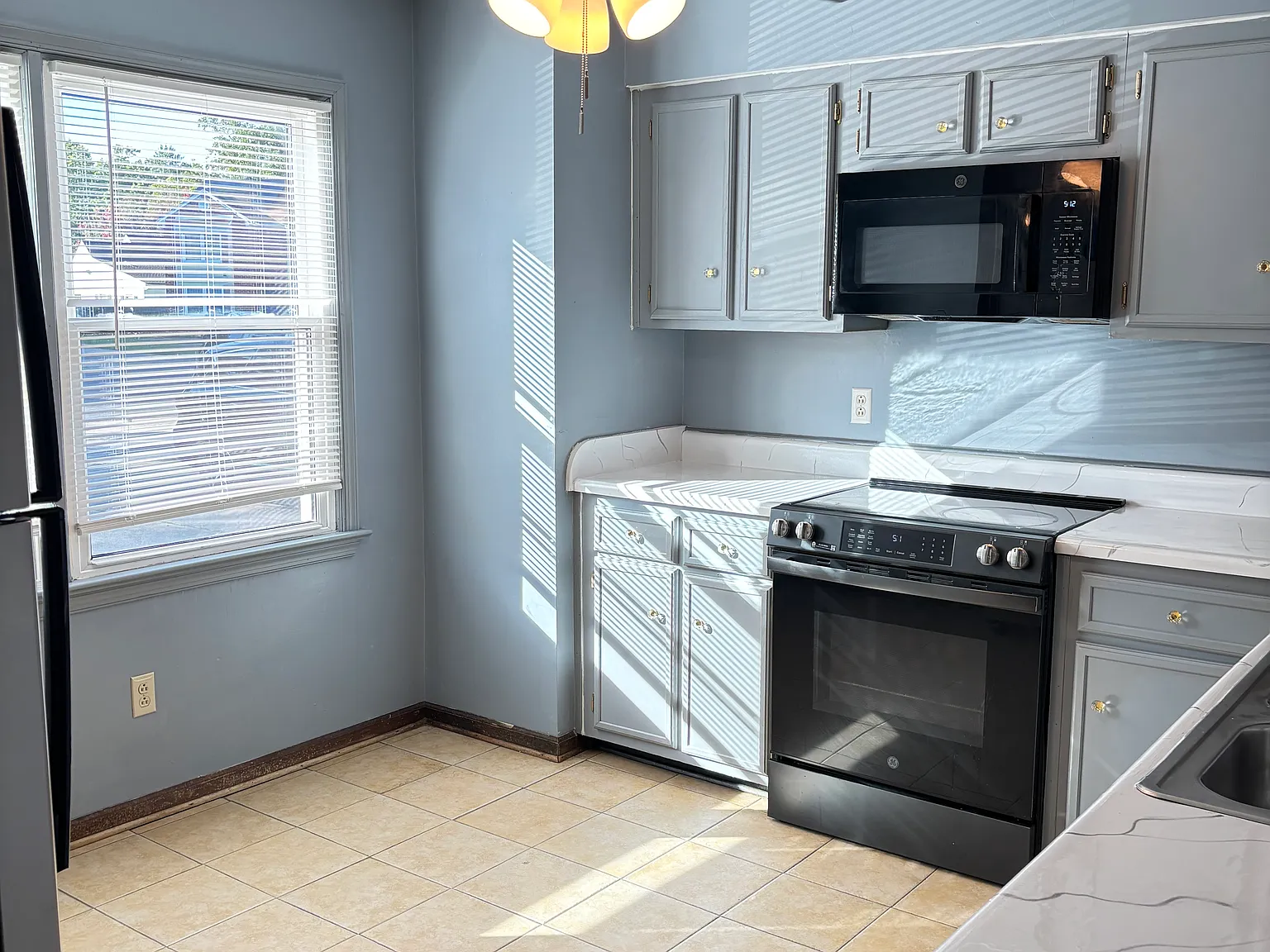 2 bed, 2.5 bath, 1412 sqft, $1,900 — Photo 2