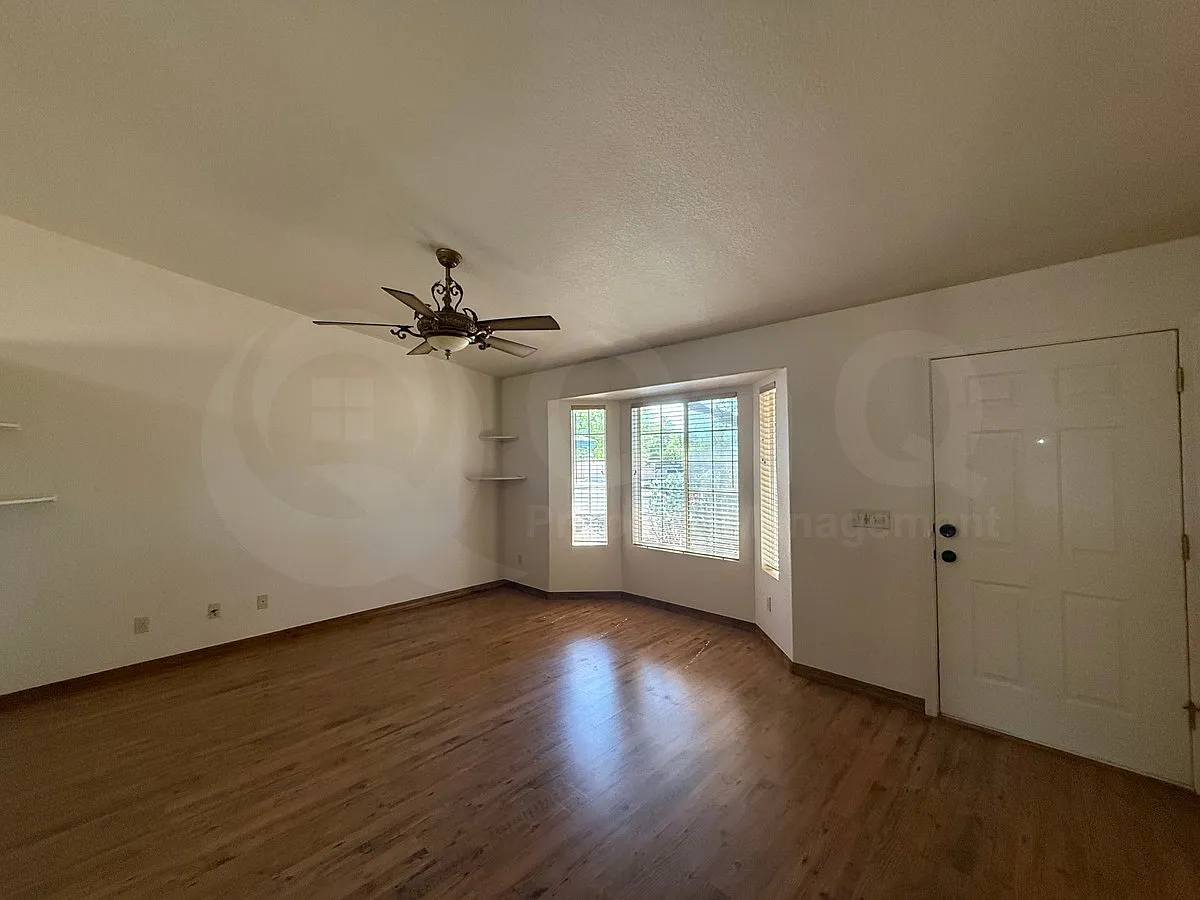 3 bed, 2.0 bath, 1618 sqft, $1,825 — Photo 3