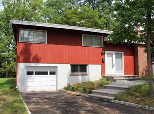 71 N Glenwood Rd, Fanwood, NJ 07023