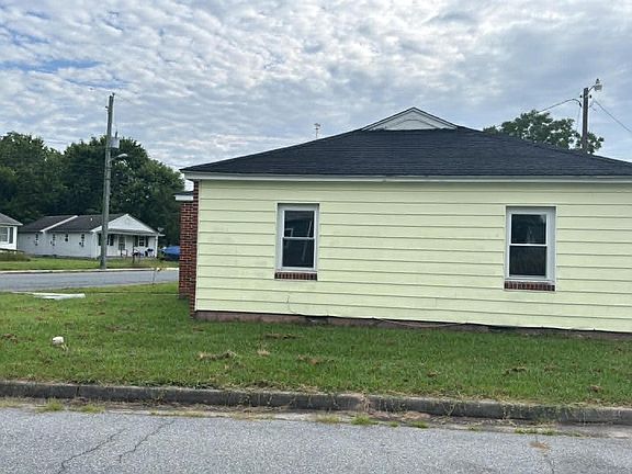 3rd image of 30749 Hampden Ave