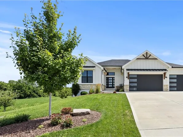 17117 W 197th St, Spring Hill, KS 66083