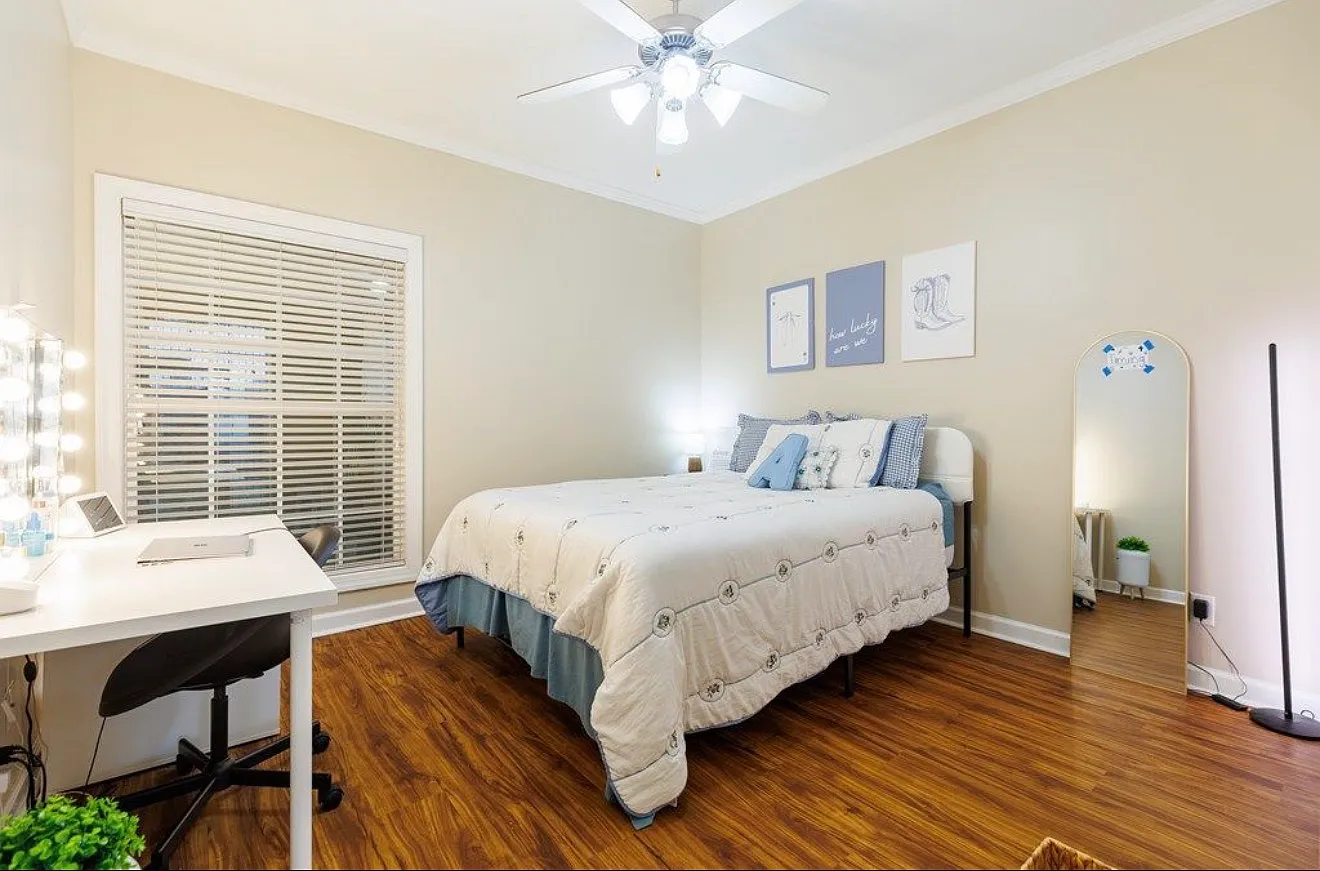 4 bed, 2198 sqft, $2,500 — Photo 2